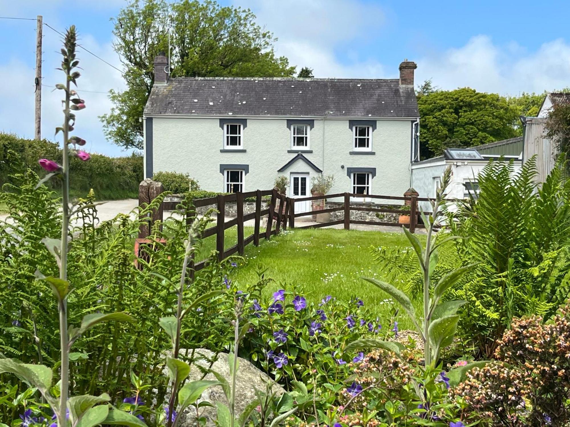 The Farmhouse Newport  Bagian luar foto