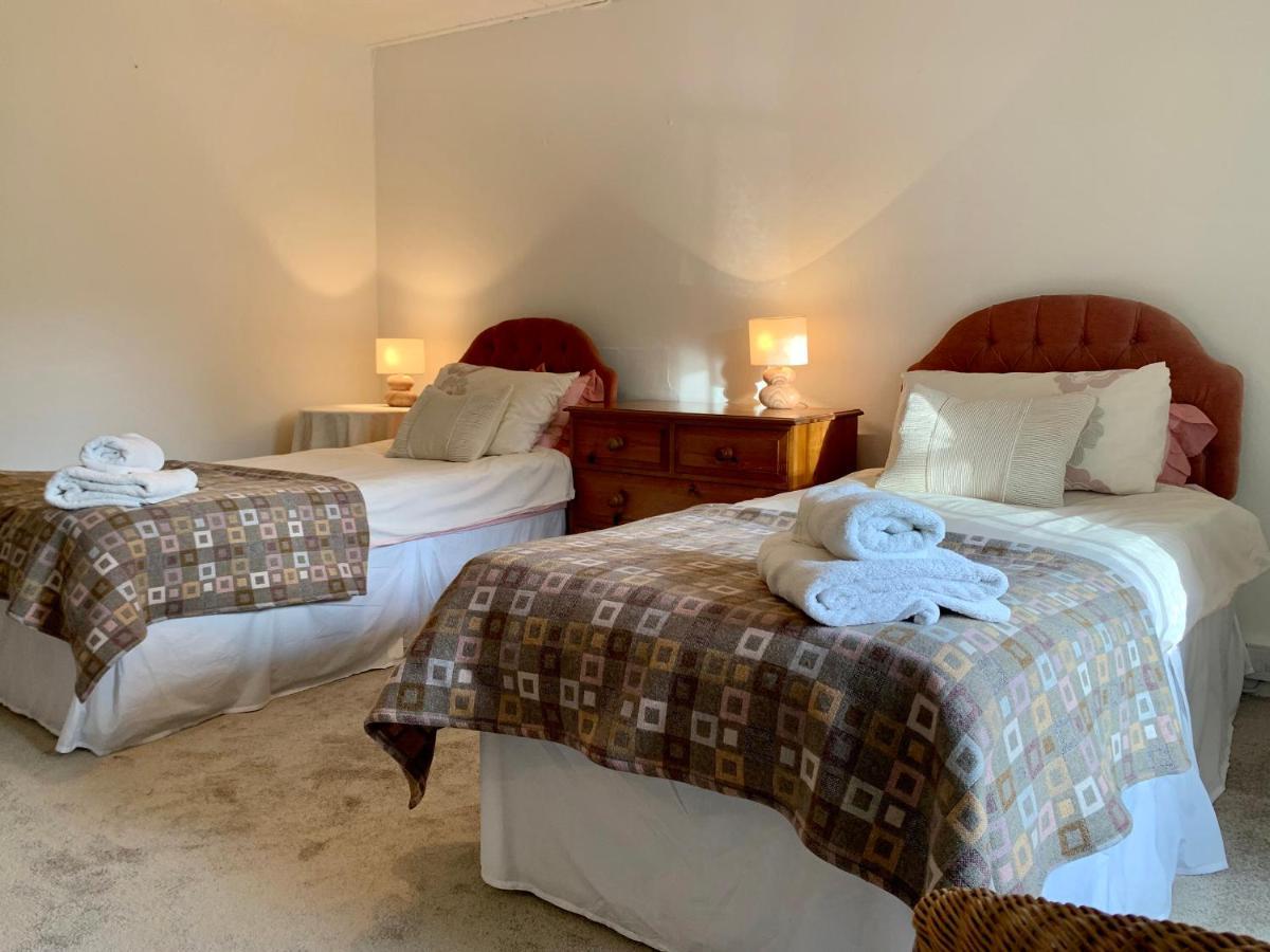 The Farmhouse Newport  Bagian luar foto