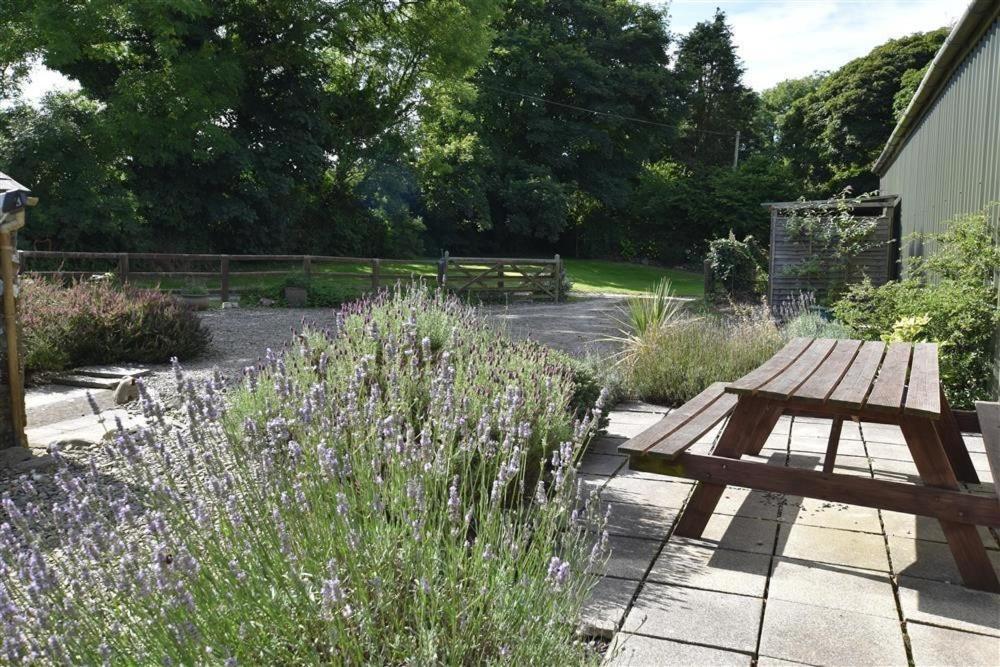 The Farmhouse Newport  Bagian luar foto